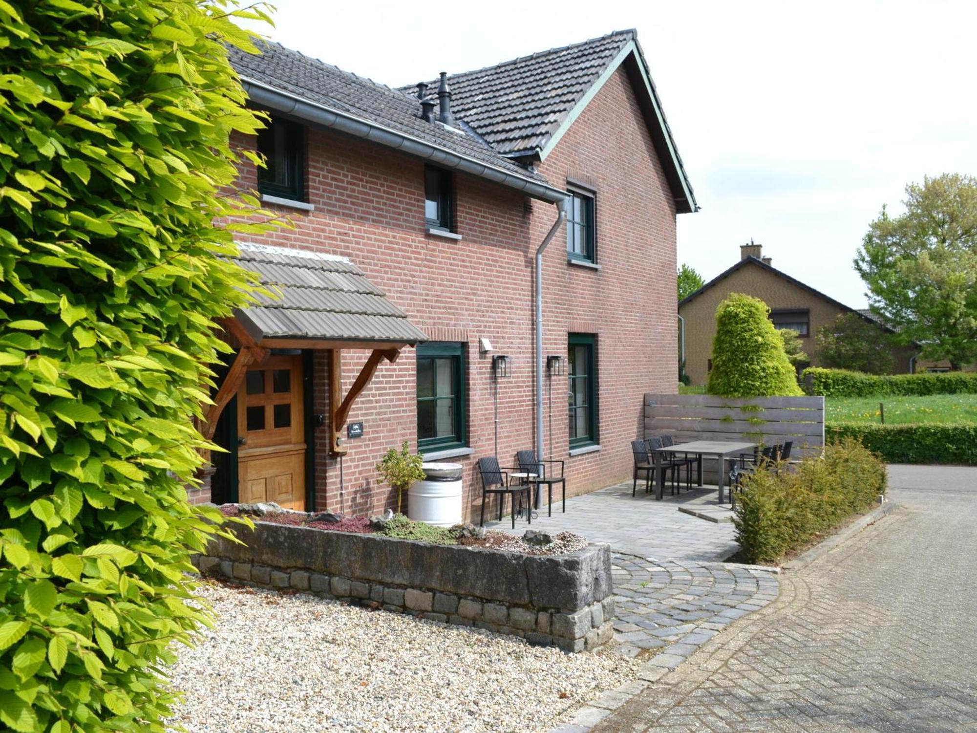 Ferienhaus Attractive Farmhouse In South Limburg With Terrace